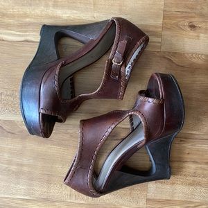 Authentic Hugo boss wood and calfskin heel wedges